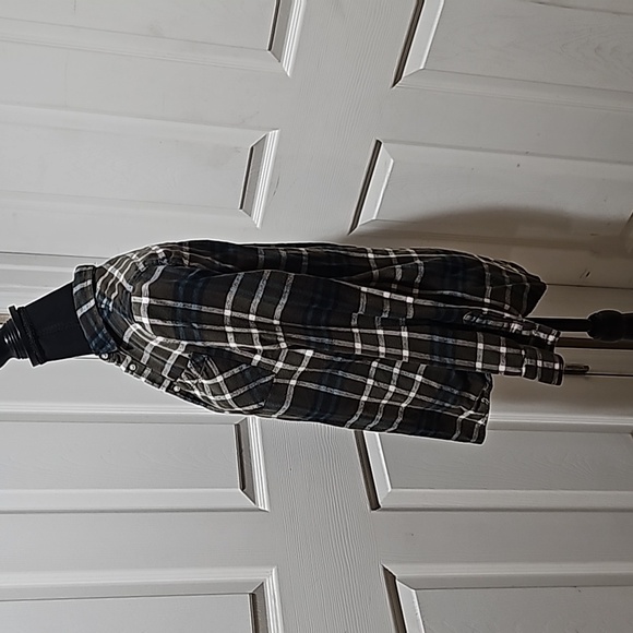 Express Flannel ♥️ - Picture 3 of 7